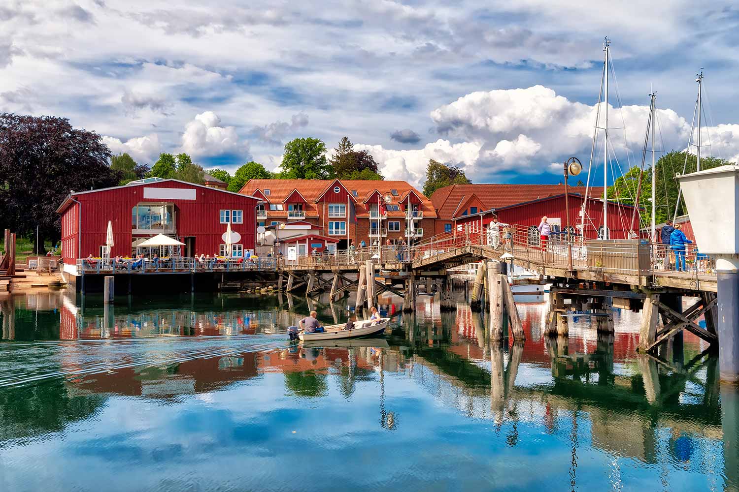 Eckernförder Hafen mit Klappbrücke