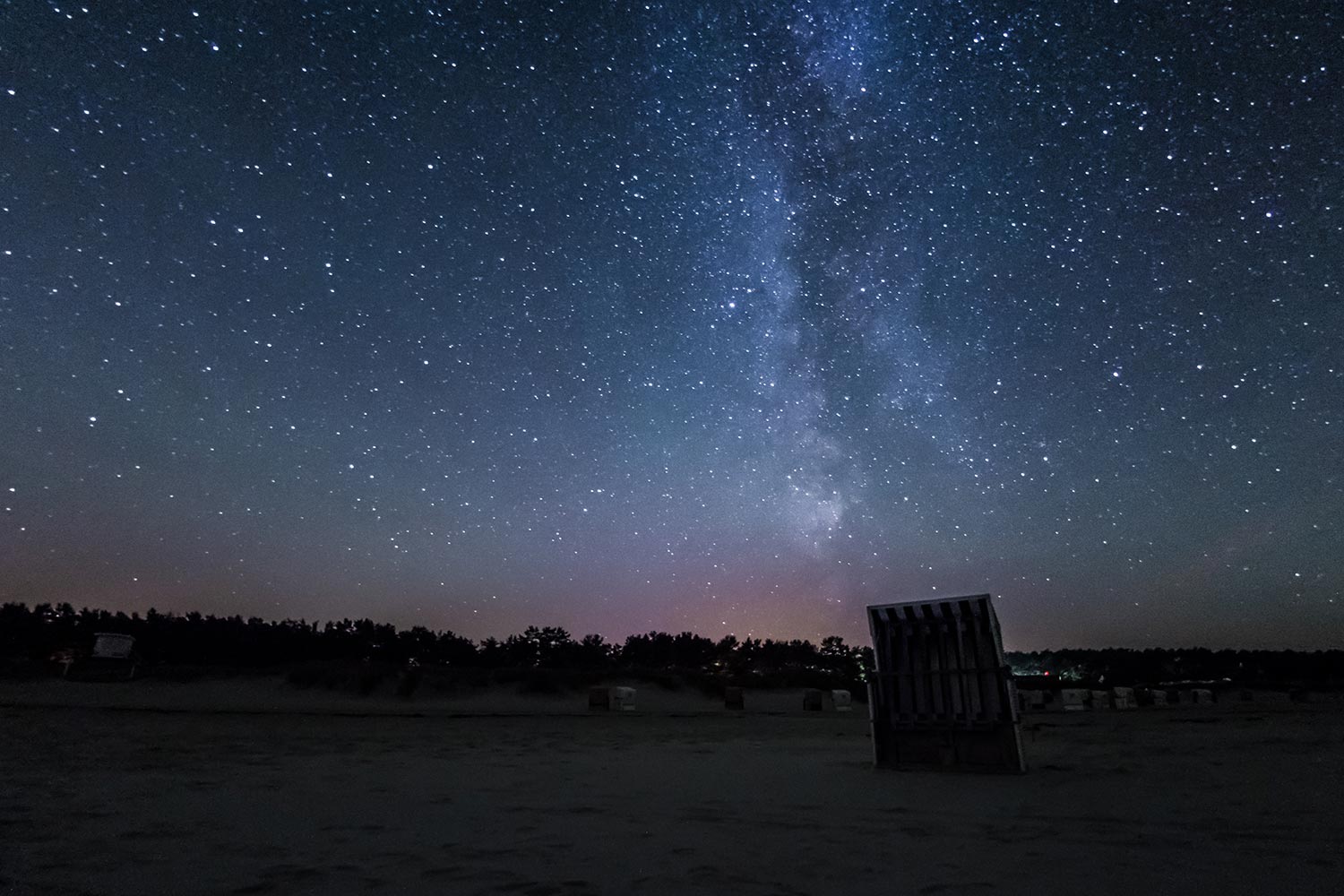 Sternenhimmel über dem Ostee-Strand bei Eckernförde.