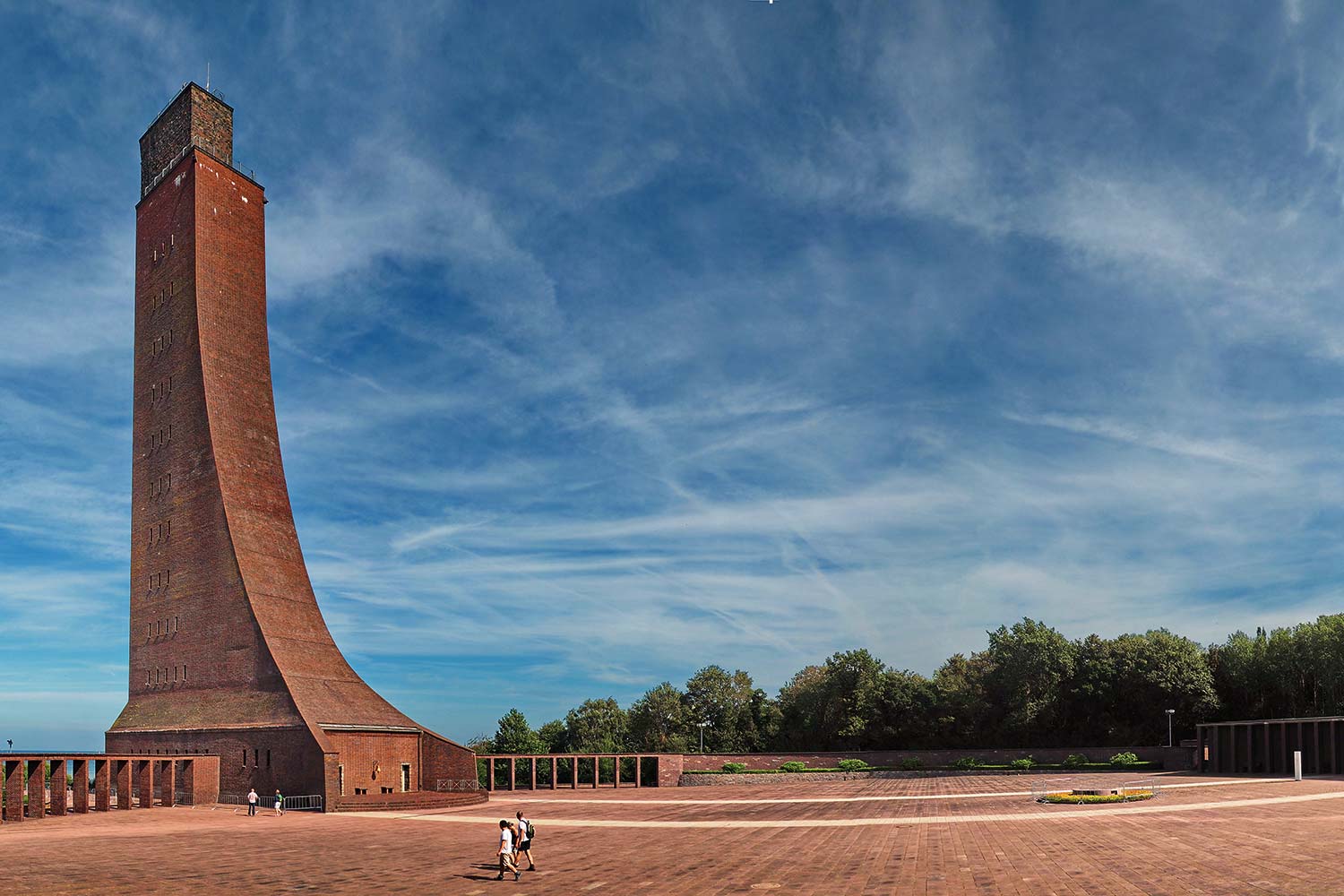 Hoch hinaus ragt das Marine-Denkmal in Laboe.