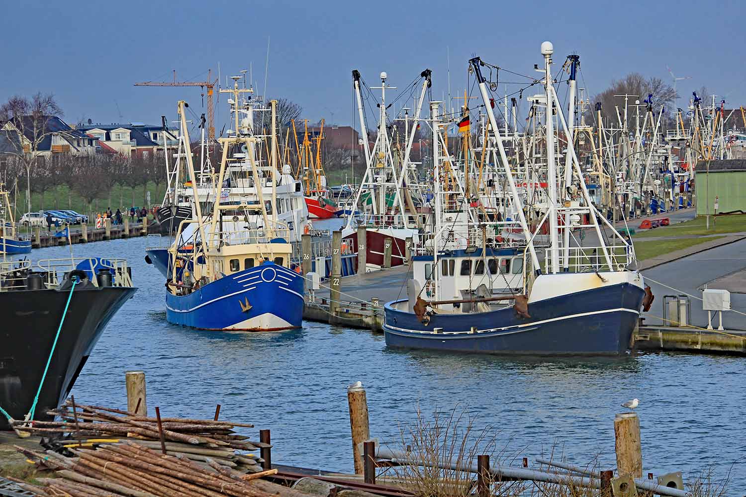 Krabbenkutter am Hafen von Büsum.