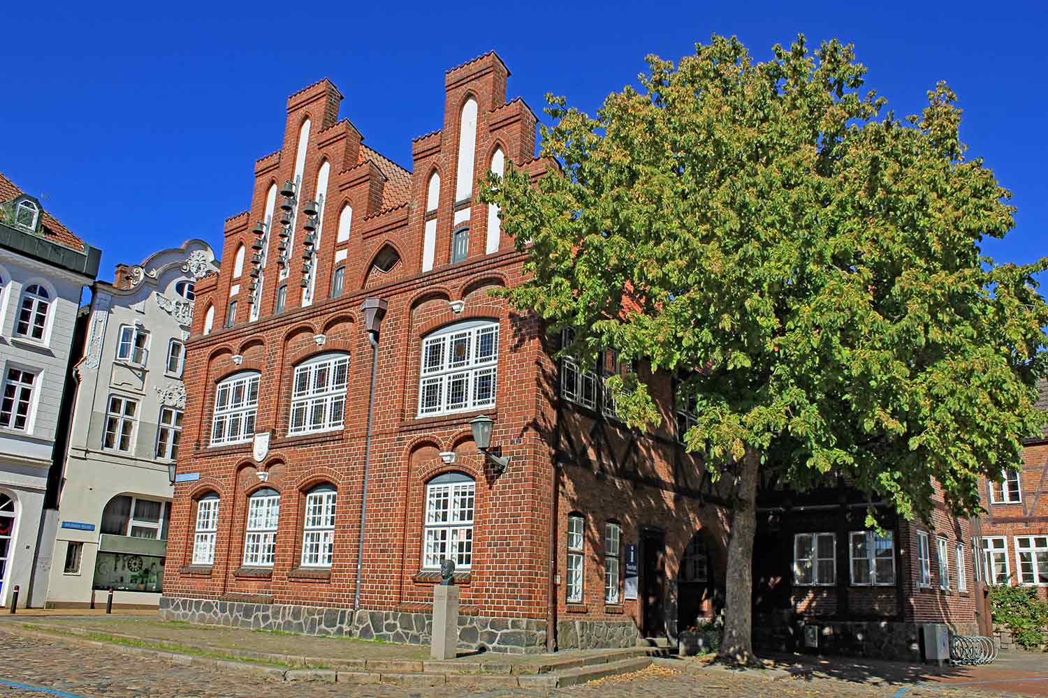 Blick auf das Alte Rathaus am Altstädter Markt in Rendsburg.