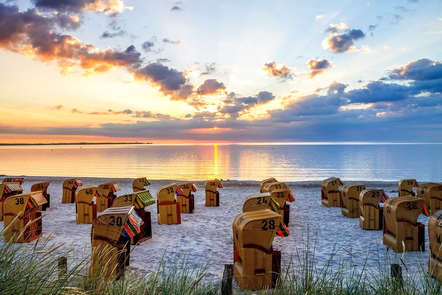Strandkörbe Strand von Scharbeutz im Abendlicht