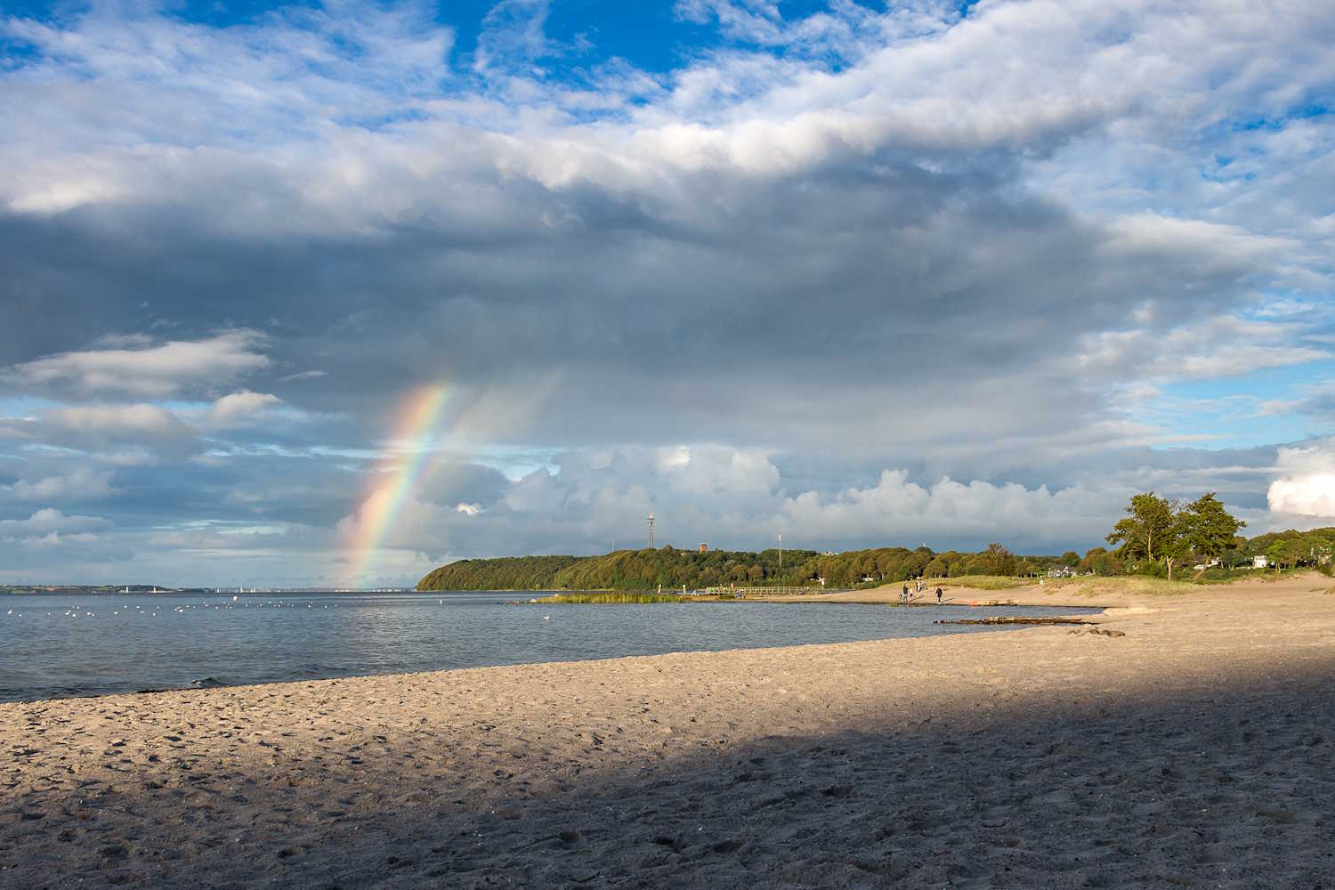 Strand in Flensburg Solitüde mit Regenbogen